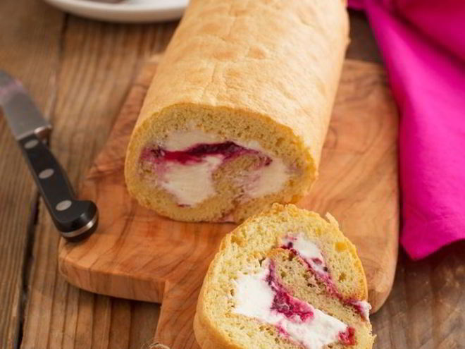 Рецепт бисквитного рулета с кремом и желе