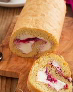 Бисквитный рулет с кремом и желе