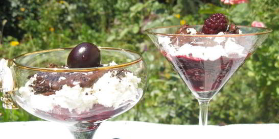 Черешневый десерт с творогом