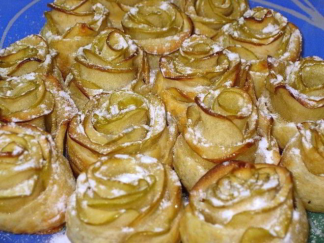 Рецепт десерта из слоеного теста белые розы
