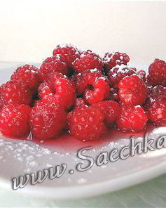 Десерт с малиной