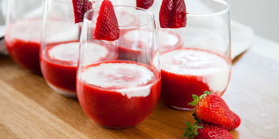 Йогуртовая панна котта с клубникой