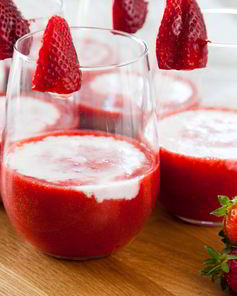 Йогуртовая панна котта с клубникой