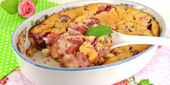 Клафути с черешней и клубникой