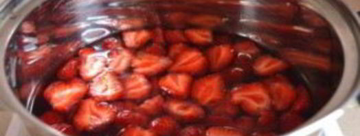 клубничное желе из желатина. Шаг 2