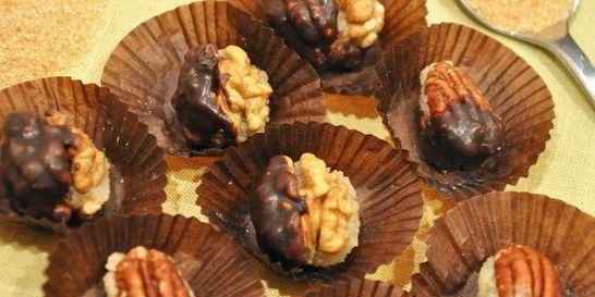 Конфетки с миндально-винной начинкой и кленовым сиропом