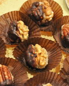 Конфетки с миндально-винной начинкой и кленовым сиропом