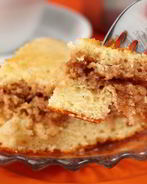 Бисквит с яблоками и кофейным кремом