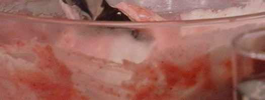 бисквитный рулет с вишневым кремом и малиной. Шаг 12