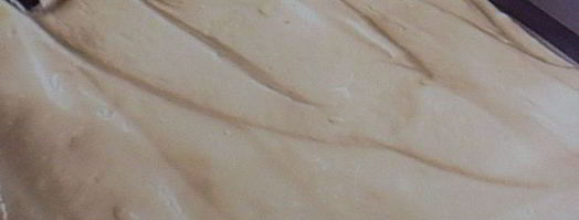 бисквитный рулет с вишневым кремом и малиной. Шаг 5