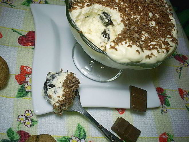 Рецепт чернослива с орехами под сметанным кремом