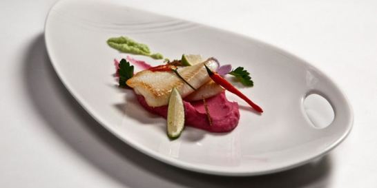 Филе камбалы со сливочным кремом и красным картофельным пюре