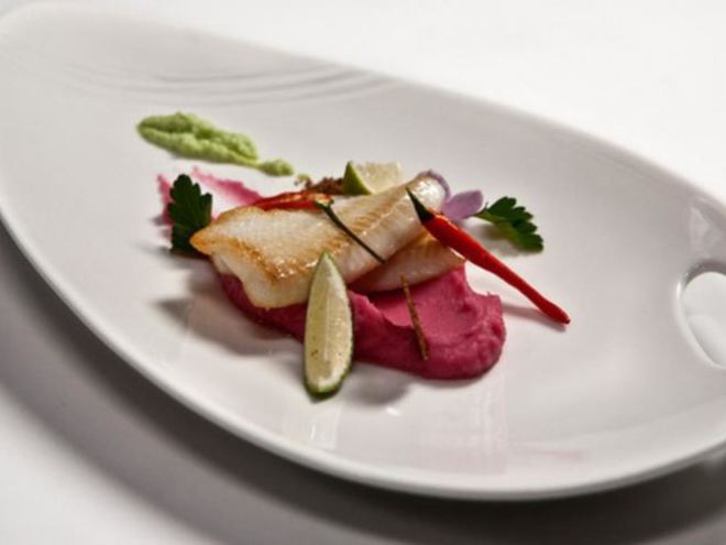 Рецепт филе камбалы со сливочным кремом и красным картофельным пюре