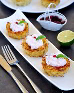 Картофельные корзинки с лососем и творожно-брусничным кремом