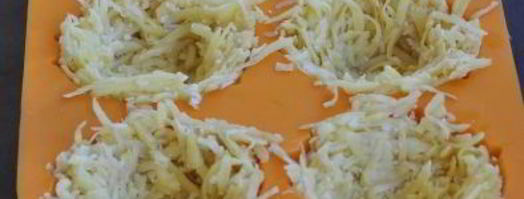 картофельные корзинки с лососем и творожно-брусничным кремом. Шаг 3