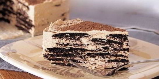 Кофейный десерт из вафель и крема