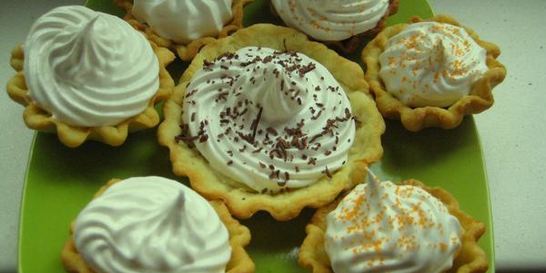 Корзиночки с бананами и белковым кремом