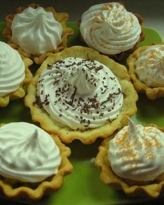 Корзиночки с бананами и белковым кремом