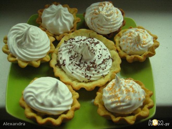 Рецепт корзиночек с бананами и белковым кремом