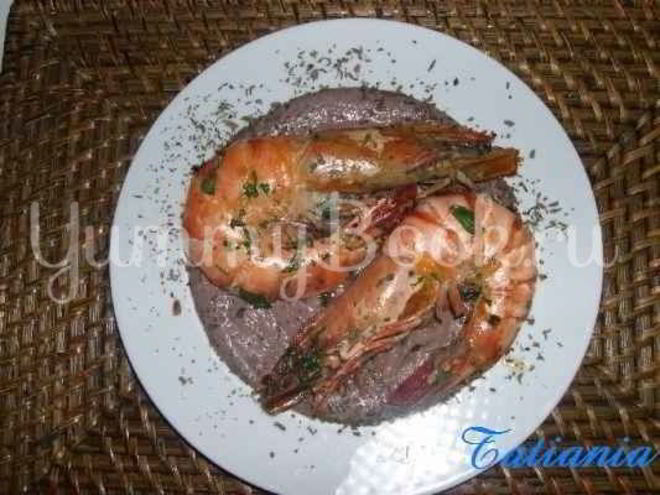 Рецепт креветок королевских под кремом из фасоли и оливок