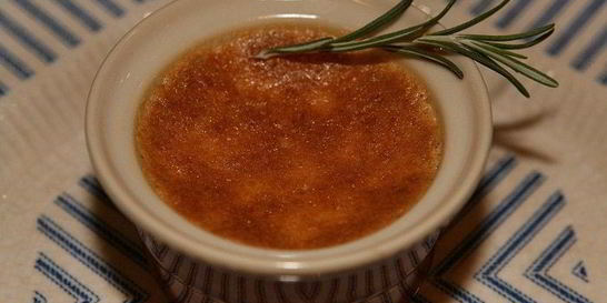 Лимонный крем-брюле с розмарином