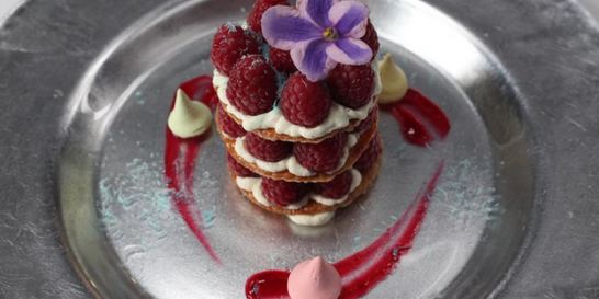 Мильфей с ягодами и кремом шантильи