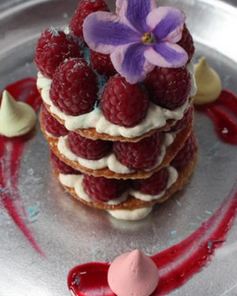 Мильфей с ягодами и кремом шантильи