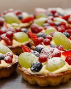 Миндальные корзиночки с фруктовым заварным кремом