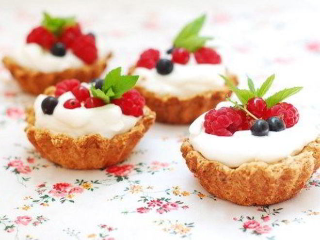 Рецепт песочных корзиночек с кремом из белого шоколада и маскарпоне со свежими ягодами