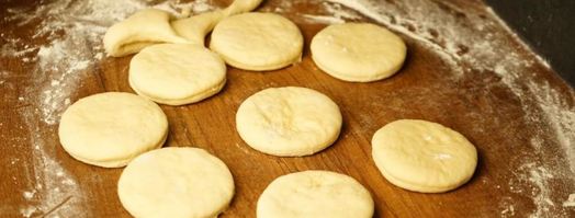 пончики берлинеры с заварным кремом и шоколадной помадкой. Шаг 4