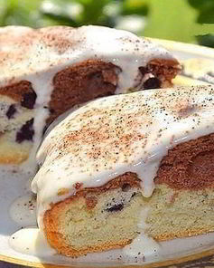 Простой тортик с ягодами и сметанным кремом