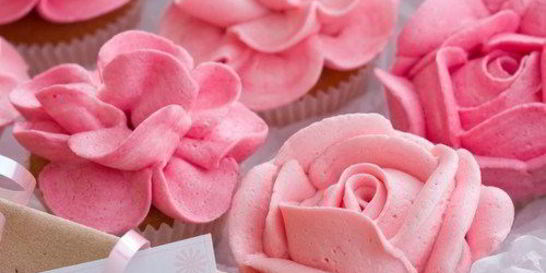 Розовый сливочный крем