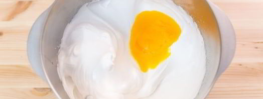 шоколадный бисквитный рулет со сливочным кремом. Шаг 10