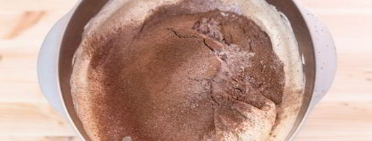 шоколадный бисквитный рулет со сливочным кремом. Шаг 12