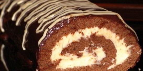 Шоколадный рулет со сливочным кремом по-домашнему