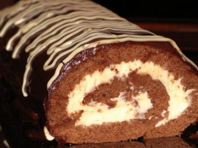 Рецепт шоколадного рулета со сливочным кремом по-домашнему