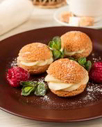 Шу с заварным и малиновым кремом