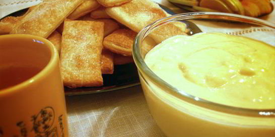 Слоеные коржики с заварным кремом