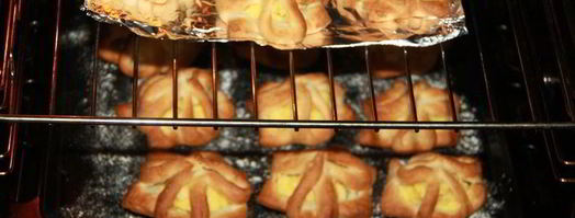 слоеные звездочки с кремом патисьер и кусочками яблока. Шаг 10