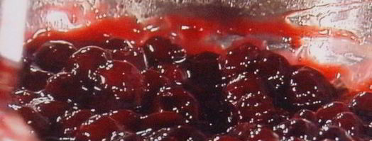 вишневый мильфей с творжно-сливочным кремом и карамельным крокантом. Шаг 12