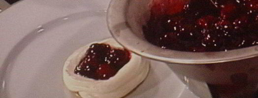 вишневый мильфей с творжно-сливочным кремом и карамельным крокантом. Шаг 13