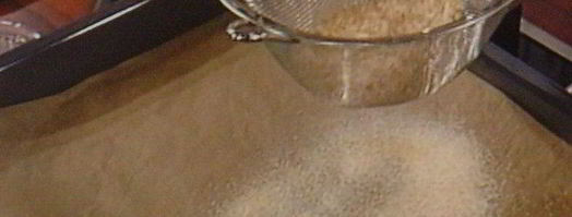 вишневый мильфей с творжно-сливочным кремом и карамельным крокантом. Шаг 3