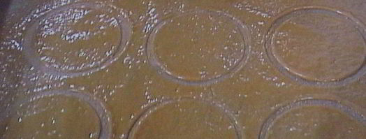 вишневый мильфей с творжно-сливочным кремом и карамельным крокантом. Шаг 6