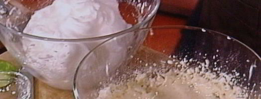 вишневый мильфей с творжно-сливочным кремом и карамельным крокантом. Шаг 8