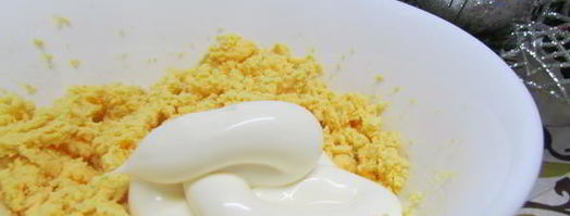 яичный крем с красной икрой. Шаг 3