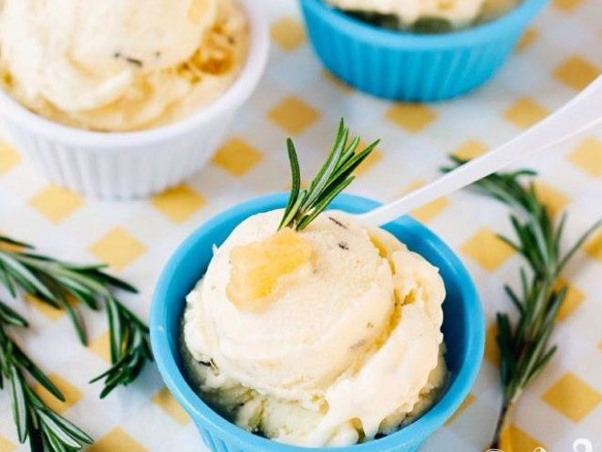 Рецепт ананасового мороженого с розмарином