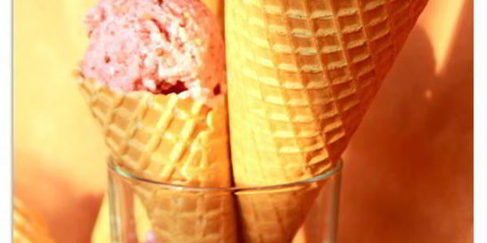 Домашнее йогуртовое мороженое с клубникой и киноа