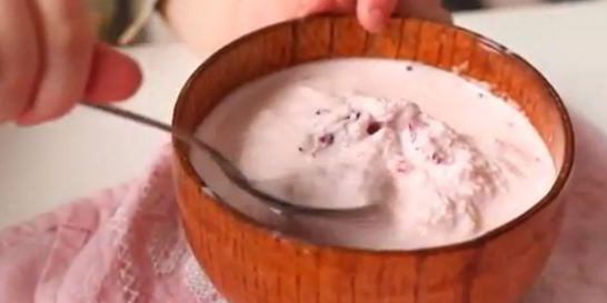 Домашнее клубничное мороженое в пакете