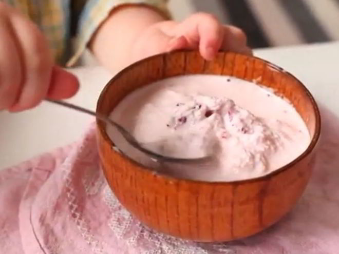 Рецепт домашнего клубничного мороженого в пакете