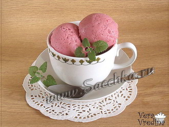 Рецепт домашнего клубничного мороженого